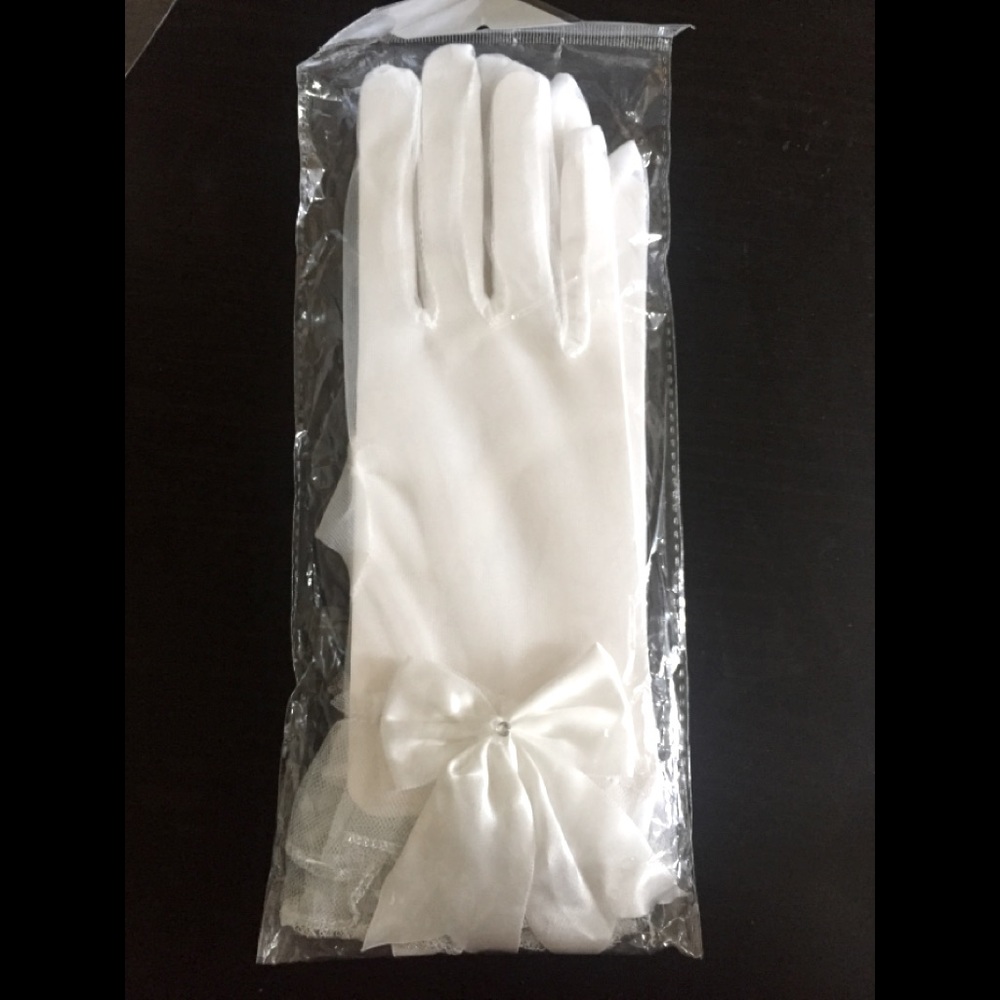 Brand new white wedding gloves with bow and lace